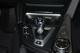 2014款宝马M4敞篷轿跑车