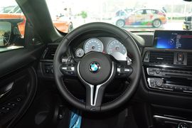 2014款宝马M4敞篷轿跑车