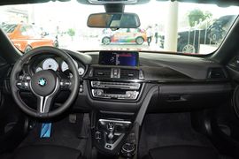 2014款宝马M4敞篷轿跑车