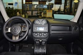 2015款Jeep自由客2.4L运动版