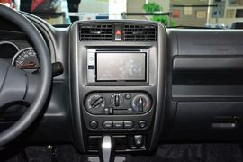 2015款铃木吉姆尼1.3 AT JLX导航版