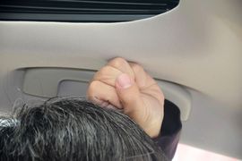 前排头部空间