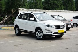 2015款宝骏560 1.8L手动精英型