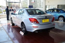 2015款比亚迪速锐1.5L手动豪华型