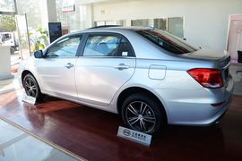 2015款比亚迪速锐1.5L手动豪华型