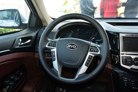 2015款比亚迪速锐1.5L手动豪华型