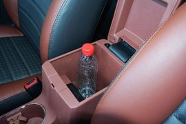 2015款比亚迪速锐1.5L手动豪华型