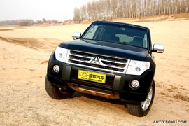 2010款三菱帕杰罗试驾
