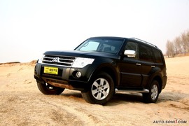 2010款三菱帕杰罗试驾