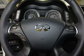 2015款英菲尼迪Q70L 2.5L悦享版