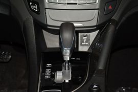2015款东风风神AX7 2.0L自动智逸型