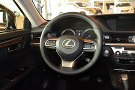 2015款雷克萨斯ES250典雅版