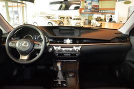 2015款雷克萨斯ES250典雅版
