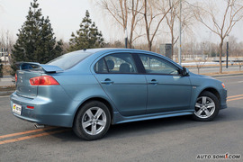 2010款三菱蓝瑟翼神2.0L运动旗舰版