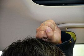 后排头部空间