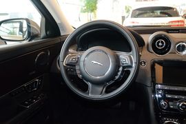 2015款捷豹XJL 2.0T 80周年典藏典雅商务版