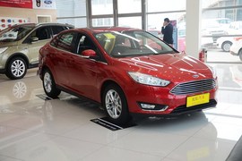 2015款福特福克斯三厢1.0L GTDi手动超能风尚型