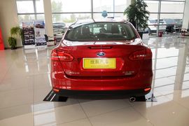 2015款福特福克斯三厢1.0L GTDi手动超能风尚型