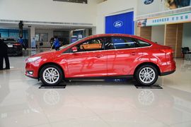 2015款福特福克斯三厢1.0L GTDi手动超能风尚型