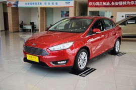 2015款福特福克斯三厢1.0L GTDi手动超能风尚型