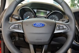 2015款福特福克斯三厢1.0L GTDi手动超能风尚型