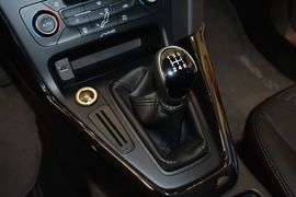 2015款福特福克斯三厢1.0L GTDi手动超能风尚型