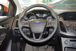 2015款福特福克斯三厢1.0L GTDi手动超能风尚型