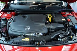 2015款奔驰GLA260 4MATIC运动型
