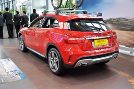 2015款奔驰GLA260 4MATIC运动型