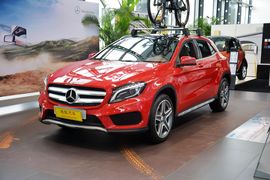 2015款奔驰GLA260 4MATIC运动型