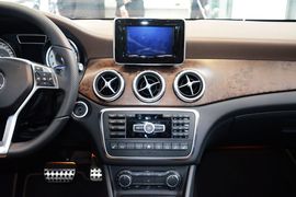 2015款奔驰GLA260 4MATIC运动型