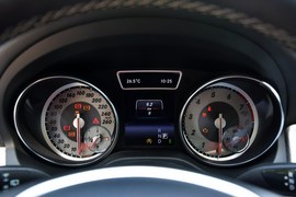 2015款奔驰GLA260 4MATIC运动型