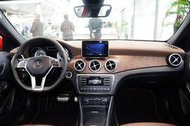 2015款奔驰GLA260 4MATIC运动型