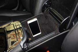 2015款捷豹XJL 2.0T两驱典雅商务版