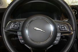 2015款捷豹XJL 2.0T两驱典雅商务版