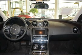 2015款捷豹XJL 2.0T两驱典雅商务版