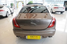 2015款捷豹XJL 2.0T两驱典雅商务版