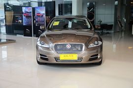 2015款捷豹XJL 2.0T两驱典雅商务版