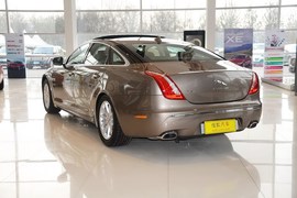 2015款捷豹XJL 2.0T两驱典雅商务版