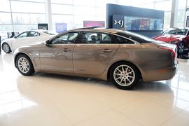 2015款捷豹XJL 2.0T两驱典雅商务版