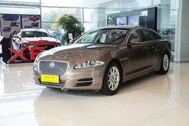 2015款捷豹XJL 2.0T两驱典雅商务版