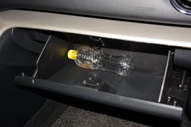 手套箱空间
