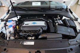 2015款大众帕萨特1.8TSI DSG尊荣版