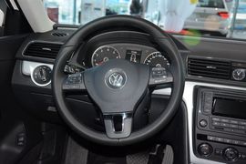 2015款大众帕萨特1.8TSI DSG尊荣版