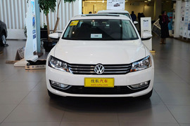 2015款大众帕萨特1.8TSI DSG尊荣版