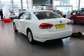 2015款大众帕萨特1.8TSI DSG尊荣版