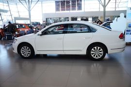 2015款大众帕萨特1.8TSI DSG尊荣版