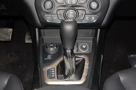 2016款Jeep自由光2.4L优越版