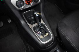 2014款标致301 1.6L自动豪华版