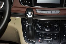 2014款别克GL8 3.0L GT豪华商务豪雅版